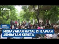 Lagu Perayaan Natal di Bawah Jembatan Kereta | Halo Indonesia