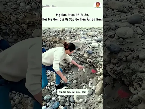 Đào Đất Tình Cờ Tìm Thấy Một Viên Ngọc Xanh Tuyệt Đẹp