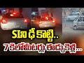 Lagu SIని ఢీ కొట్టి..7 కిలోమీటర్లు ఈడ్చుకెళ్లి....Drunk Driver In Hyderabad Drags Police SI On Car Bonnet