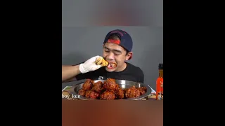 Download BUKA PUASA PAKE 15 POTONG AYAM KFC  DI TAMBAH SAUS SAMYANG 😱😱😱 MP3