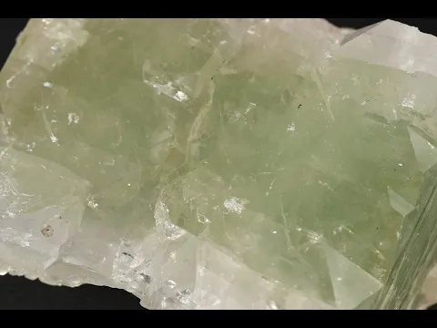 グリーンアポフィライト (魚眼石) 原石 215g｜天然石 原石 通販 キラリ石
