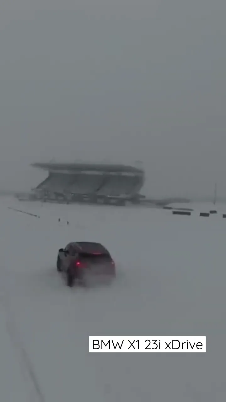 Ten xDrive daje radę! #caroseria #bmwx123ixdrive #bmw #snowride #shorts