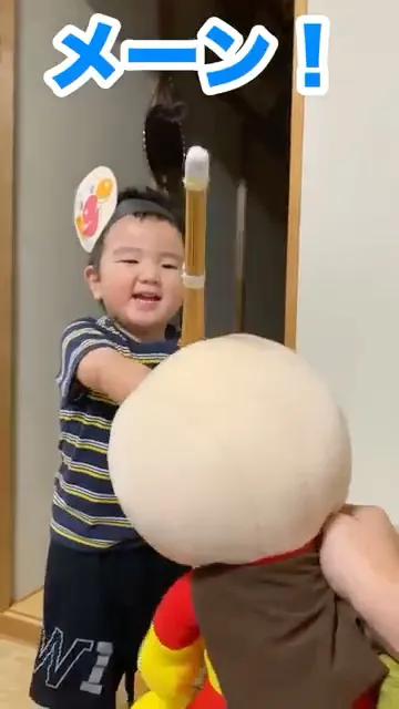 無防備アンパンマンVSアンパンマン剣士（2歳）#shorts