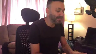 كريم محسن يغني قابل بقى لايڤ في الأستوديو الخاص به دندنها