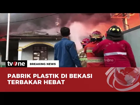 Pabrik Plastik di Sumur Batu Terbakar, 23 Unit Damkar Dikerahkan