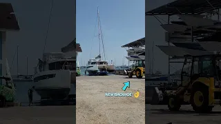 🇹🇹  Trinidad shipyard Power Boats lifts a 45ft sailing catamaran ⛵ #caribbean  #boating #trinidad