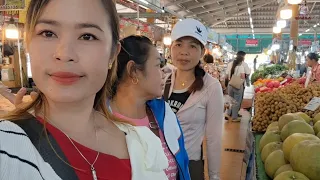 สาวลาว🇱🇦 เดินตลาดพรเพชร ที่เมืองมุกดาหาร ประเทศไทย🇹🇭