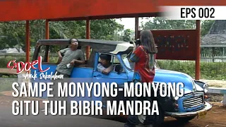 si doel anak sekolahan sampe monyong monyong gitu tuh bibir mandra