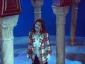تضحك