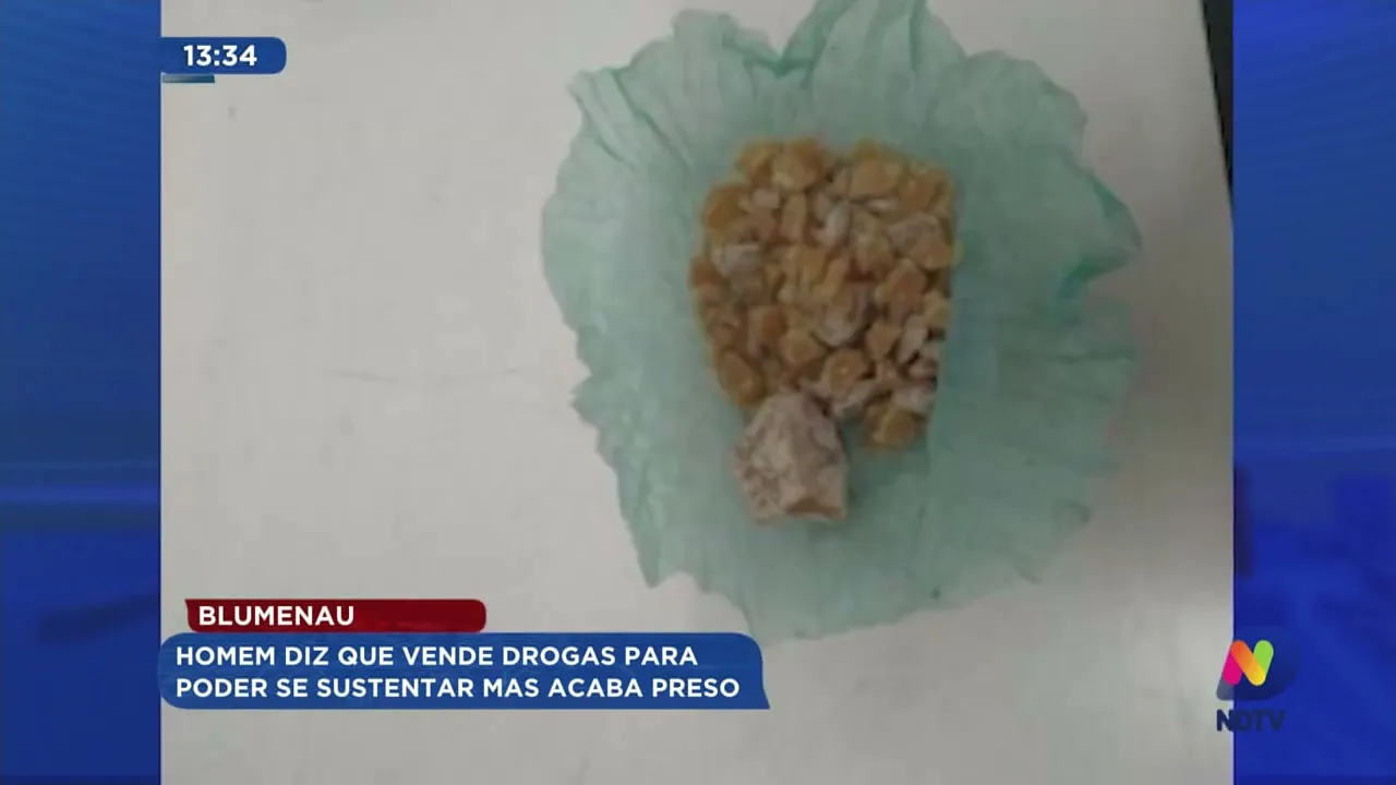 Homem diz que vende drogas para poder se sustentar mas acaba preso em Blumenau