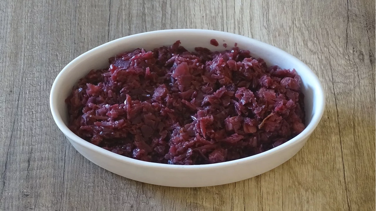 Schnell & einfach leckeres Apfelrotkohl Selber Machen. || How to cook simple & easy Red Cabbage with. 