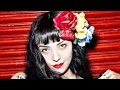 El Padre de Mon Laferte la ABANDONO