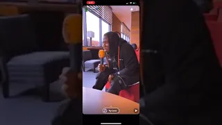 davido hosted stonebwoy in nigeria in his house 