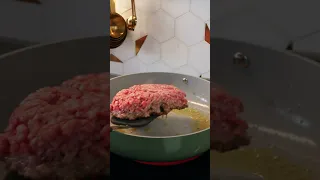 سباغتي المطاعم بالصلصة الحمراء في دقيقة 