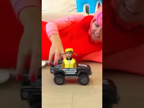 Ruben và chiếc xe đã trở nên tí hon! 🚙 #shorts