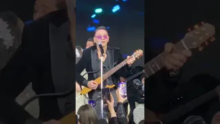 ايداع مصطفي قمر في غناء اغنية بسلم عليك في احدي حفلات الزفاف وتفاعل العروسين والحضور معه مصطفي قمر 