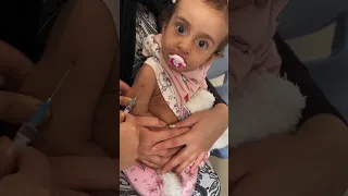 حقنة عضل لطفل حقنة عضل 