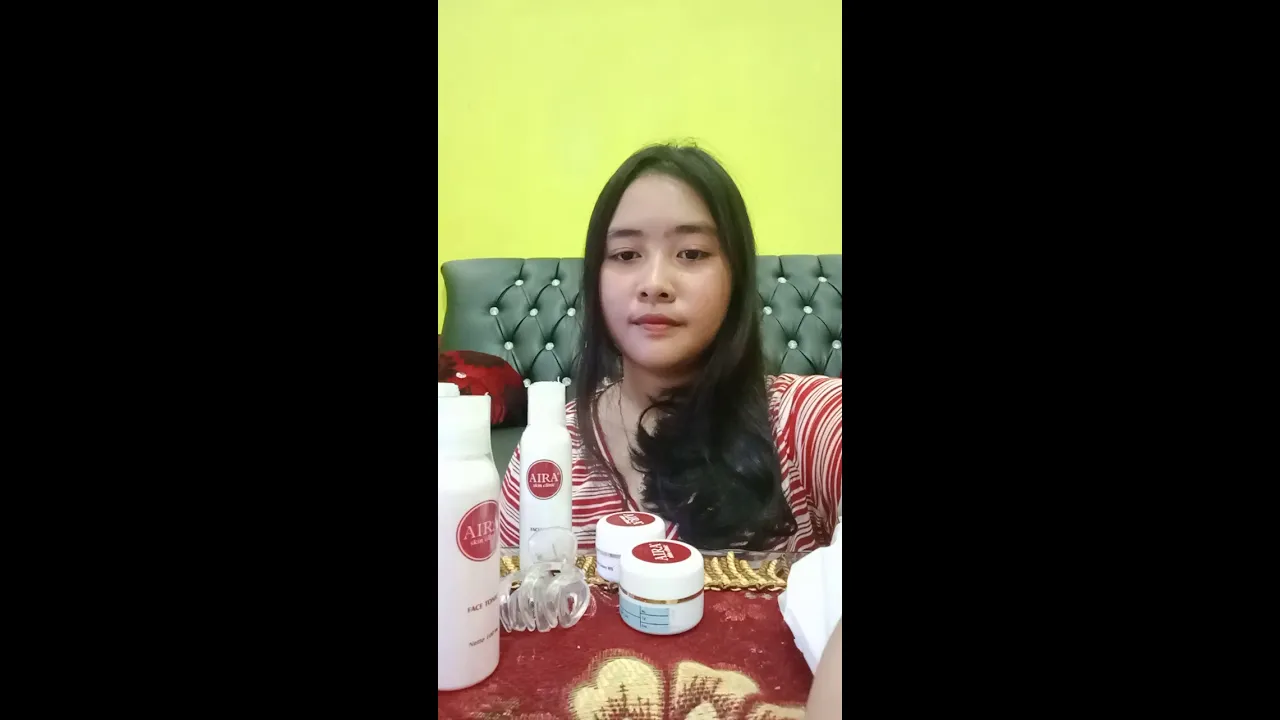 Giliran Carol yang nyobain treatment di klinik! Karena Carol punya permasalahan jerawat, jadi treatm. 