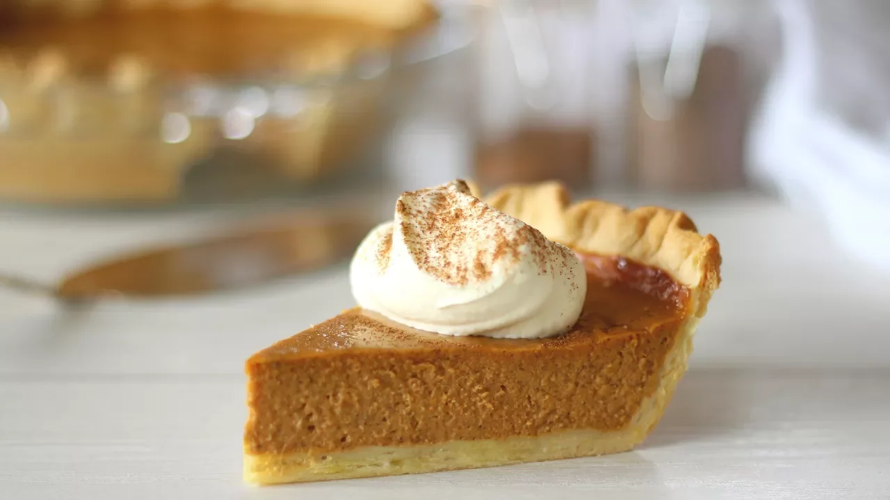 HOW TO MAKE PUMPKIN PIE FROM SCRATCH. 