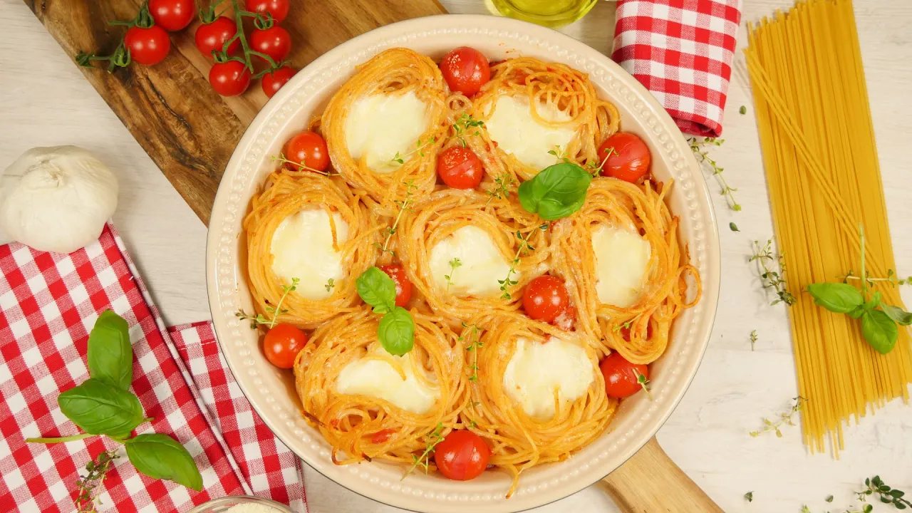 
          
          
          
            
            Spaghetti Nester mit Mozzarella- Füllung | Spaghetti mit Tomatensauce mal anders | Nudel Nester
          
        . 
