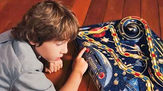 بيلاقي لعبة بتنقله للفضاء ولو مكسبش فيها مش هيرجع بيته نهائي ملخص فيلم Zathura 