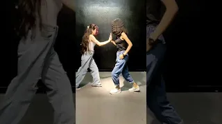 Shorts چالش رقص دونفری با تانگو ی تیک تاکی 