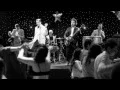 Download Lagu La Que Me Gusta - Los Amigos Invisibles (Official Music Video)