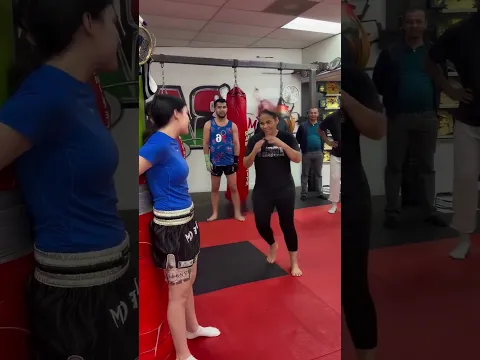 أخبرت مدربها أن عيد ميلادها كان قبل أيام… فكانت المفاجأة صادمة! 🎂🥋