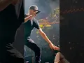 Lagu #enriqueiglesias  hold the hand of  Anna kournikova  #trilogytour  Vancouver last night #bailando