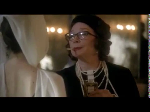 Shirley MacLaine | CHANEL