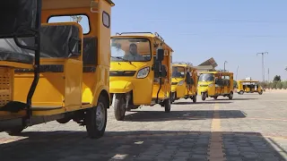 التوك توك يدخل إدلب وينافس السيارات بالسعر وسهولة الحركة دندنها