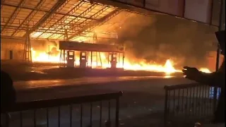 إندلاع حريق ضخم في محطة وقود قرب كفرلوسين شمال إدلب 