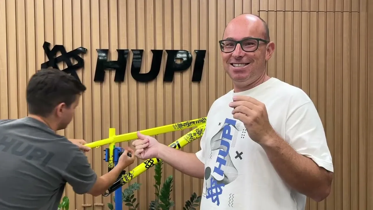 Conheça o Quadro HUPI Strip | Estrutura forte e visual marcante