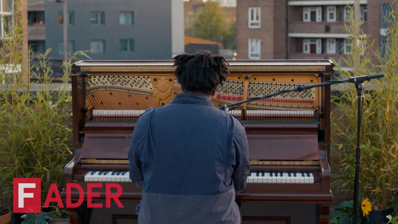 Sampha - "Plastic 100°C" (Live Performance)