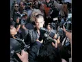 Let Me Entertain You - Robbie Williams