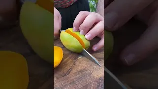 كيف تقطع المانجو باقل من عشر ثواني 