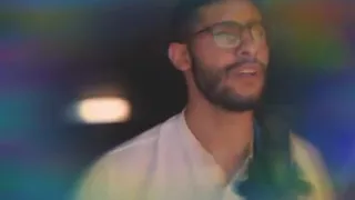 انتي جايا من الأرض ولا جايا من السما 