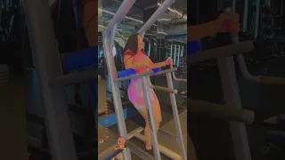 اثارة واغراء رولا يموت داخل المسبح 