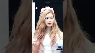 فرقت بلاك بيك    اسم الاغنية حطي راسك على المخدة   احبكم   دندنها