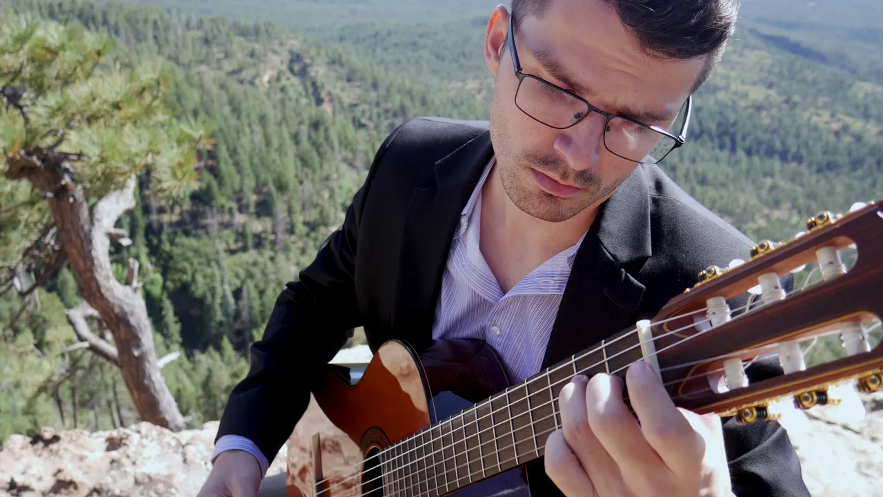 John Oeth performs Montemayor (Romance de los Pinos) by Federico Moreno Torroba John Oeth performs Montemayor (Romance de los Pinos) by Federico Moreno Torroba