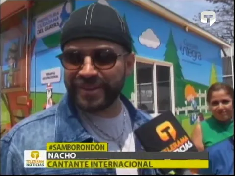 Nacho visita a pacientes de centro de terapias