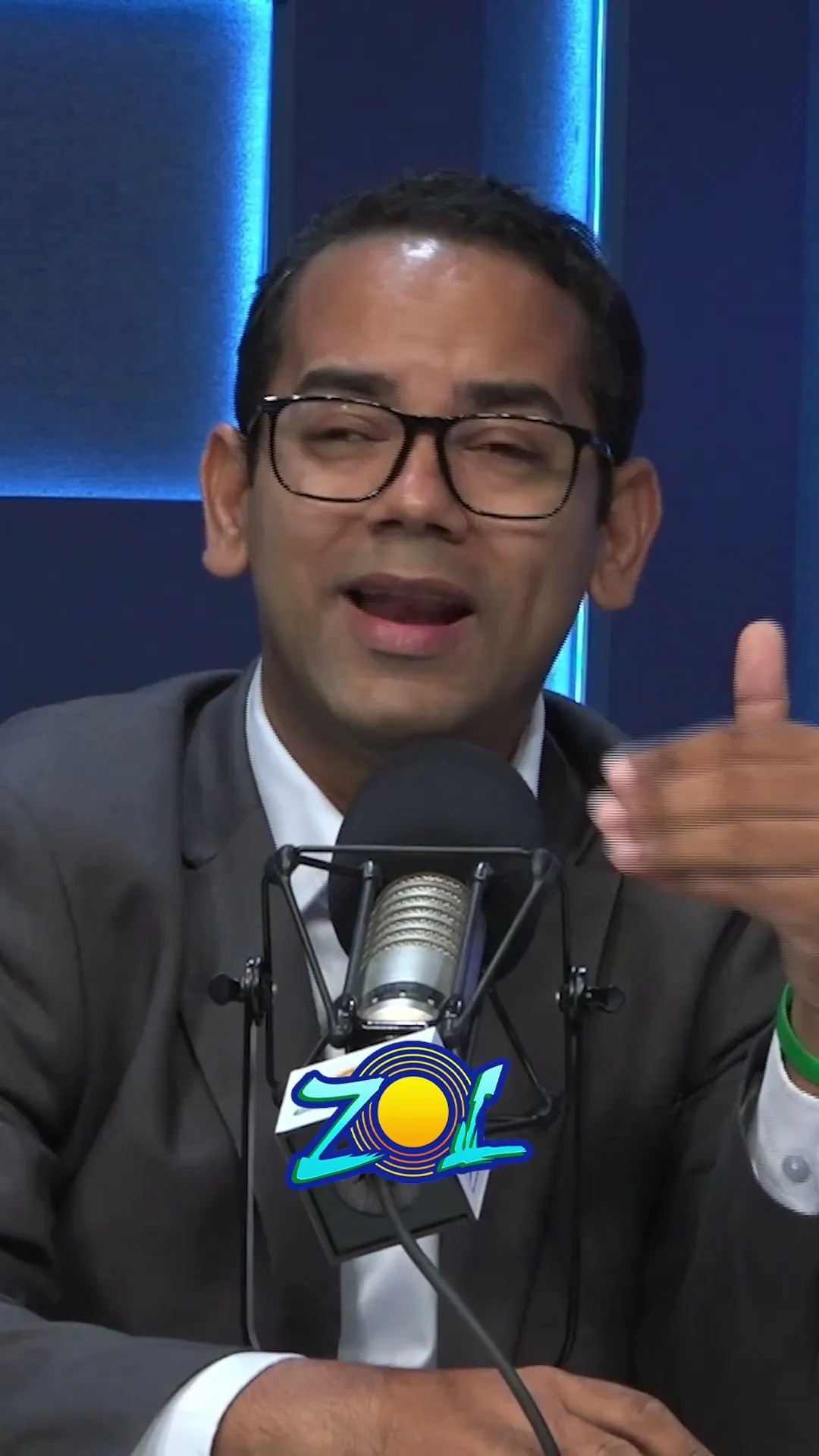LA EDUCACIÓN ES SAGRADA