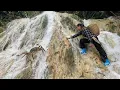 Download Lagu Ellie Trieu went up the mountain to catch stone crabs, cook, and live in harmony with nature.
