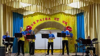 Родинний гурт Назари композиція Білі троянди 