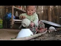 Download Lagu The mother went to work, leaving her child alone and cared for by a kind guy - Ly Tam Nhu.