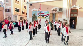 استعراض غناءي علمونا في مدرستنا اذاي نحبها استعراض 