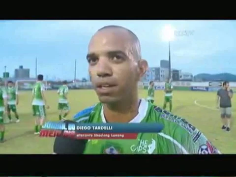 Meio-Dia Esporte: Jogo solidário reúne famosos em Camboriú