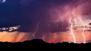 Scray thunderstorms right now ⛈️ 🌩