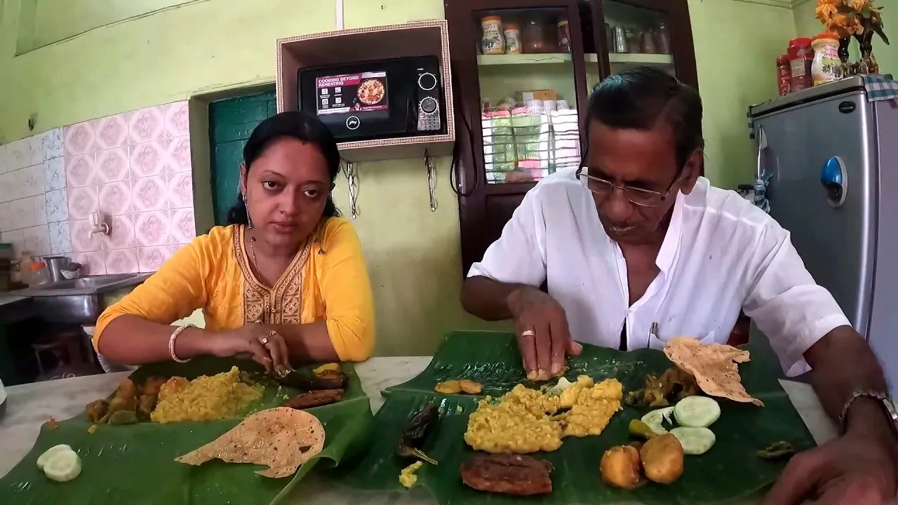 Sasur Boumar Eksathe Lunch   Special Vishwakarma Pujo Menu   Khichuri   Labra   Alurdum