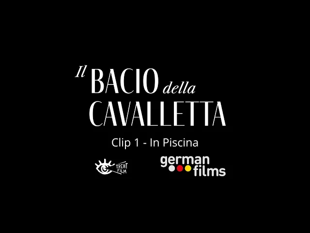 Il bacio della cavalletta | Clip 'In Piscina'